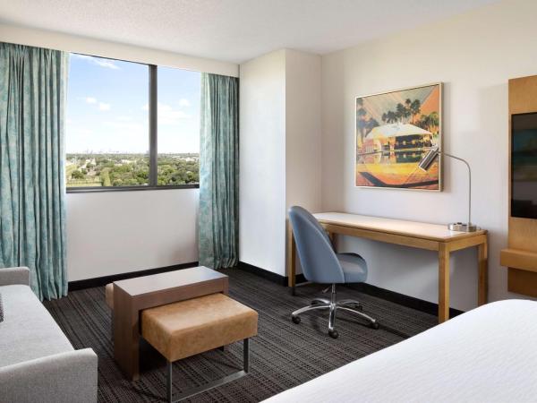Embassy Suites by Hilton Tampa Airport Westshore : photo 1 de la chambre studio lit king-size avec vue sur la ville - non-fumeurs