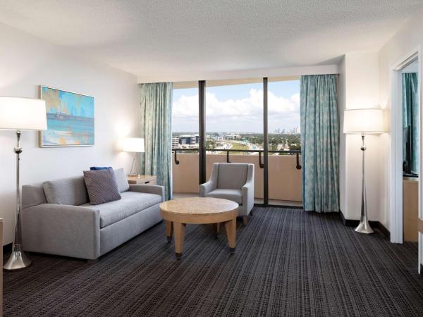 Embassy Suites by Hilton Tampa Airport Westshore : photo 4 de la chambre two queen suite/disability access with roll- in shower - non-smoking