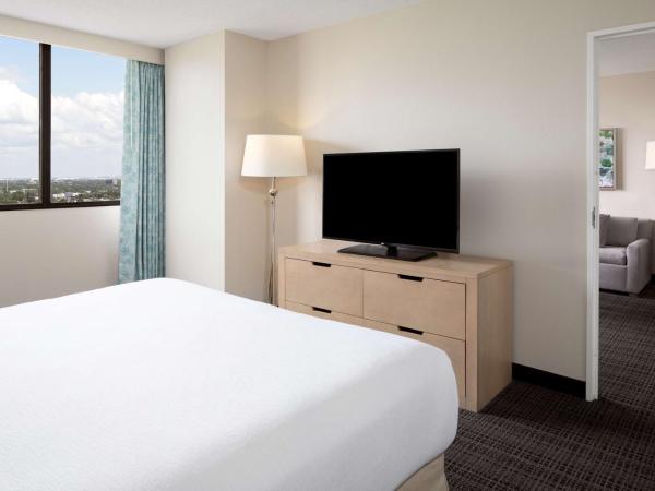 Embassy Suites by Hilton Tampa Airport Westshore : photo 4 de la chambre king room with bay/sunset view - non-smoking
