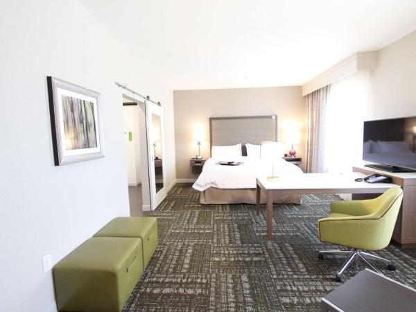 Hampton Inn & Suites Dallas Market Center : photo 6 de la chambre suite studio lit king-size - non-fumeurs