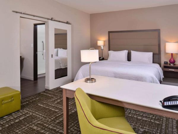 Hampton Inn & Suites Dallas Market Center : photo 10 de la chambre suite studio lit king-size - non-fumeurs
