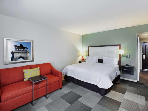 Hampton Inn & Suites Houston North IAH, TX : photo 2 de la chambre chambre lit king-size avec canapé-lit - non-fumeurs