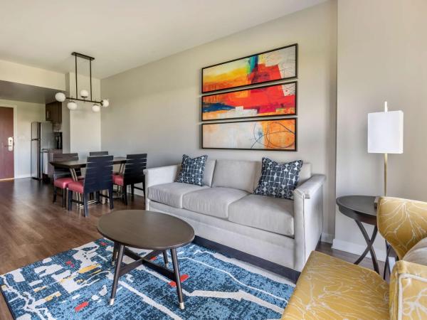 Hilton Grand Vacations Club Las Palmeras Orlando : photo 8 de la chambre suite 2 chambres lit king-size avec canapé-lit