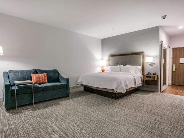 Hampton Inn & Suites Dallas-Central Expy/North Park Area : photo 3 de la chambre chambre lit king-size avec canapé-lit - non-fumeurs