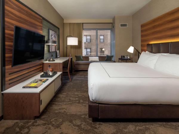 The Porter Portland, Curio Collection By Hilton : photo 1 de la chambre chambre lit king-size avec canapé-lit