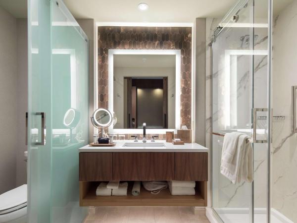 The Porter Portland, Curio Collection By Hilton : photo 6 de la chambre chambre d'angle avec lit king-size - vue sur ville