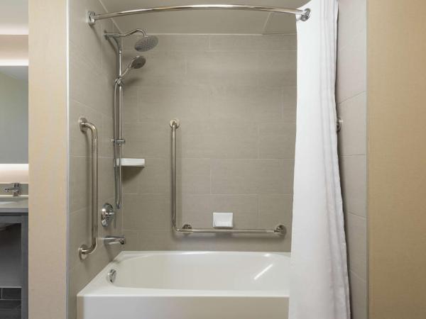 Homewood Suites By Hilton Ottawa Airport : photo 4 de la chambre suite studio lit king-size - accessible aux personnes à mobilité réduite - non-fumeurs