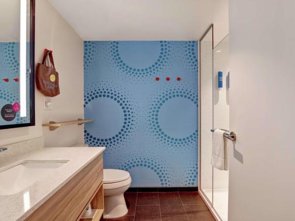 Tru By Hilton Edmonton Windermere : photo 5 de la chambre chambre lit king-size