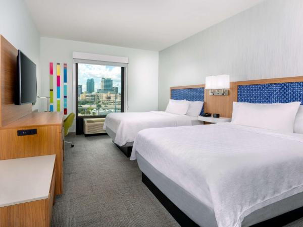 Hampton Inn Tampa Downtown Channel District : photo 1 de la chambre chambre avec 2 grands lits queen-size