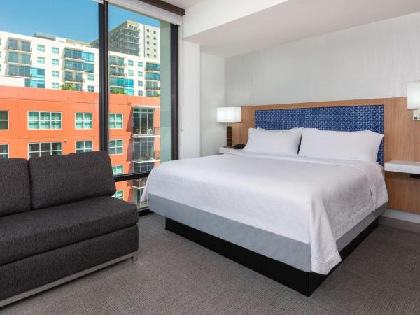 Hampton Inn Tampa Downtown Channel District : photo 1 de la chambre chambre d'angle king