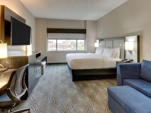 DoubleTree by Hilton St. Louis Forest Park : photo 3 de la chambre chambre lit king-size avec vue