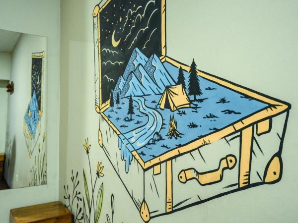 Tangoinn Hostel Downtown : photo 1 de la chambre chambre triple avec salle de bains privative