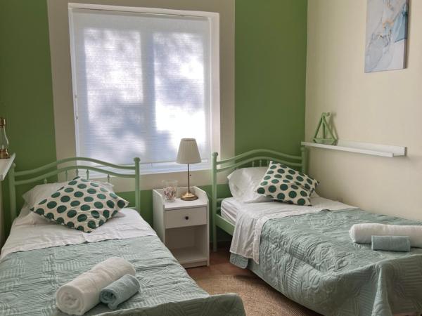 Nisaki Mathraki B&B : photo 6 de la chambre chambre familiale avec salle de bains privative