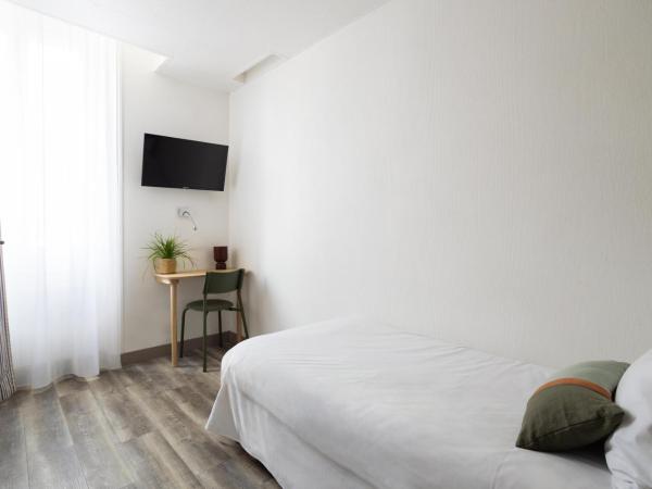 Hôtel Suzane : photo 2 de la chambre petite chambre simple