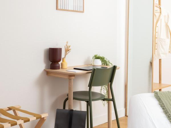 Hôtel Suzane : photo 7 de la chambre chambre quadruple confort