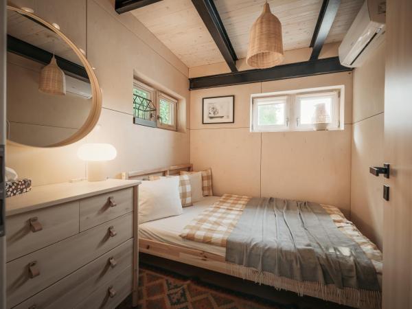 HOUSEBOAT FRED Prague : photo 4 de la chambre mobile home