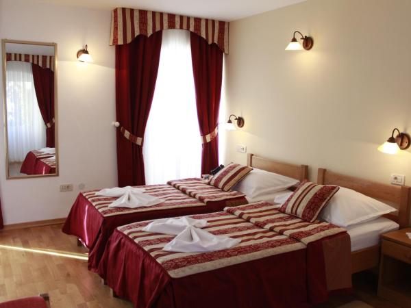 Villa Kula : photo 6 de la chambre chambre lits jumeaux avec balcon - vue sur mer