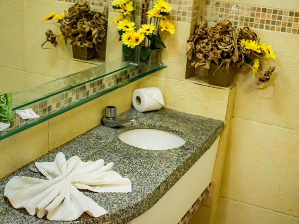 Castelo Beach Hotel : photo 6 de la chambre chambre quadruple avec vue latérale sur la mer