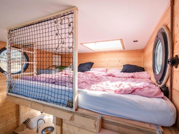 Wunderschönes Hausboot AGATHE : photo 7 de la chambre mobile home