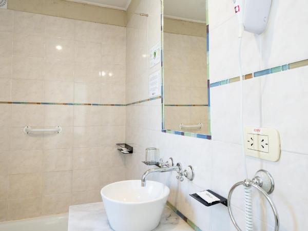 NBH Lacus Boutique Hotel : photo 10 de la chambre chambre triple