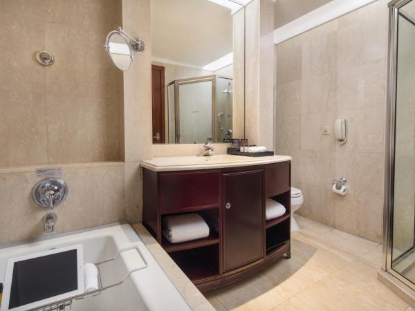 Sheraton Nanjing Kingsley Hotel & Towers : photo 1 de la chambre chambre club deluxe avec 1 lit king-size - vue sur ville