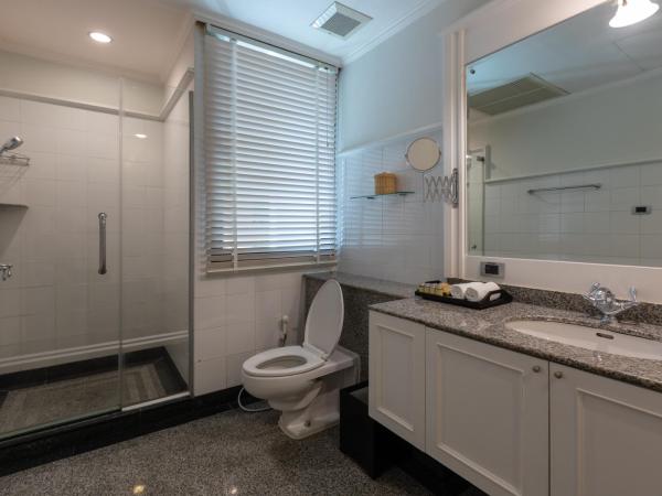 Cape House Langsuan Hotel : photo 9 de la chambre suite 2 chambres avec accès au salon