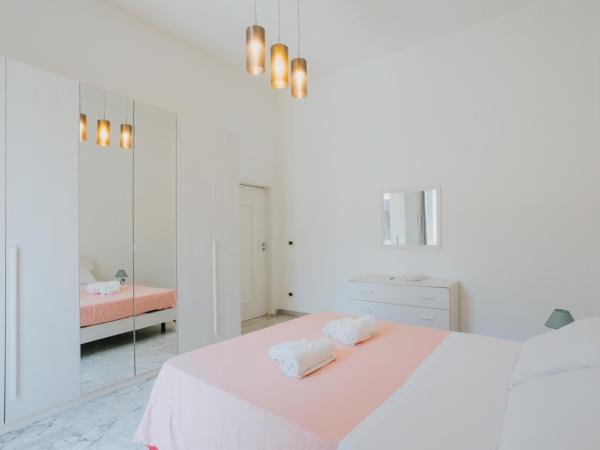B&B Nuovo Reale - CENTRO STORICO : photo 9 de la chambre chambre de luxe double ou lits jumeaux avec baignoire spa
