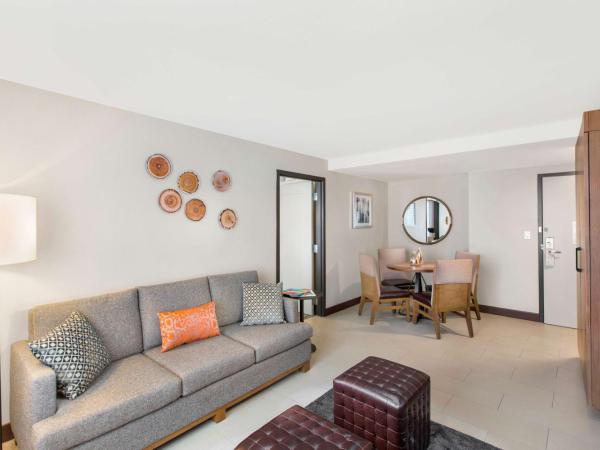 DoubleTree by Hilton San Antonio Northwest - La Cantera : photo 4 de la chambre suite 1 chambre lit king-size avec canapé-lit