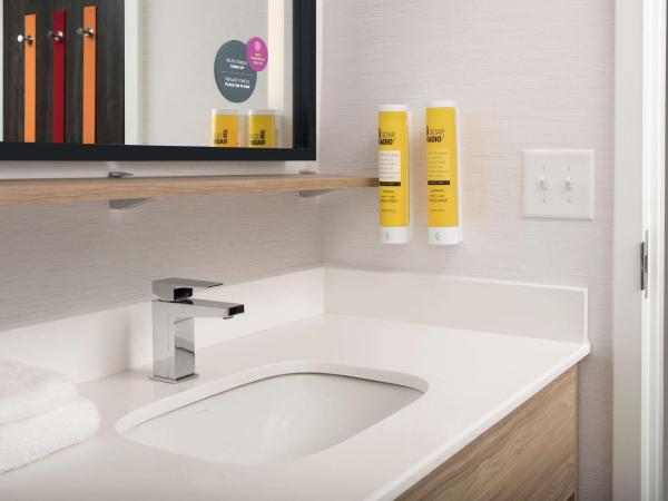 Tru By Hilton Charlotte Airport Lake Pointe : photo 5 de la chambre chambre lit king-size