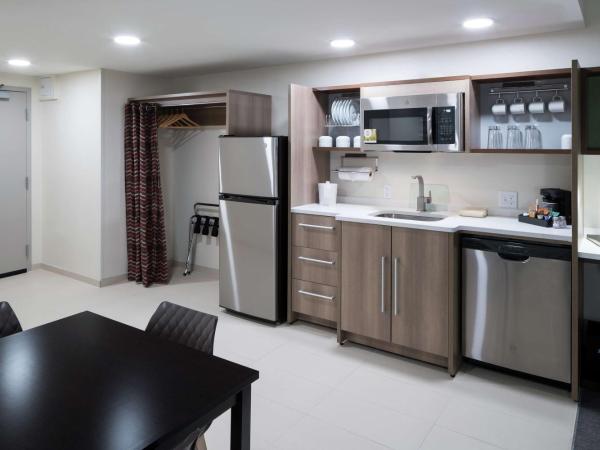 Home2 Suites By Hilton Jacksonville Airport : photo 4 de la chambre suite 1 chambre lit king-size - non-fumeurs