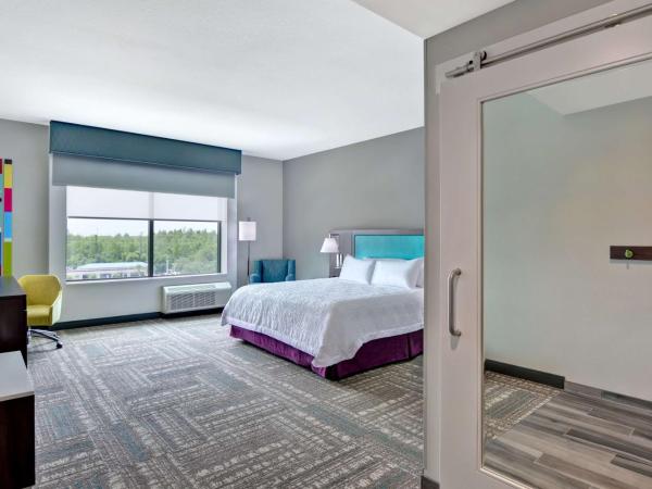 Hampton Inn & Suites Tampa Riverview Brandon : photo 1 de la chambre king suite with roll-in shower - mobility and hearing access/non-smoking