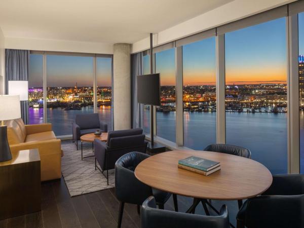 Canopy By Hilton Baltimore Harbor Point - Newly Built : photo 2 de la chambre suite lit king-size 1 chambre - vue sur rivière