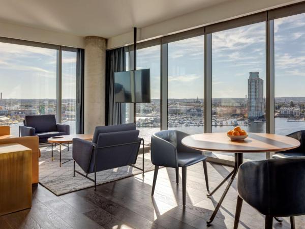 Canopy By Hilton Baltimore Harbor Point - Newly Built : photo 7 de la chambre suite lit king-size 1 chambre - vue sur rivière