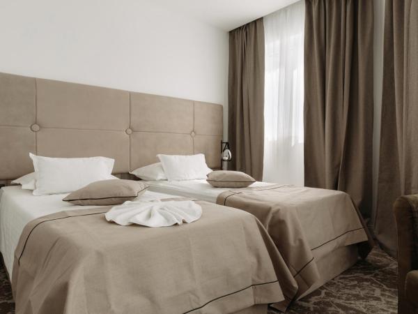 Hotel Fanat : photo 1 de la chambre chambre lits jumeaux supérieure avec balcon et vue sur la mer