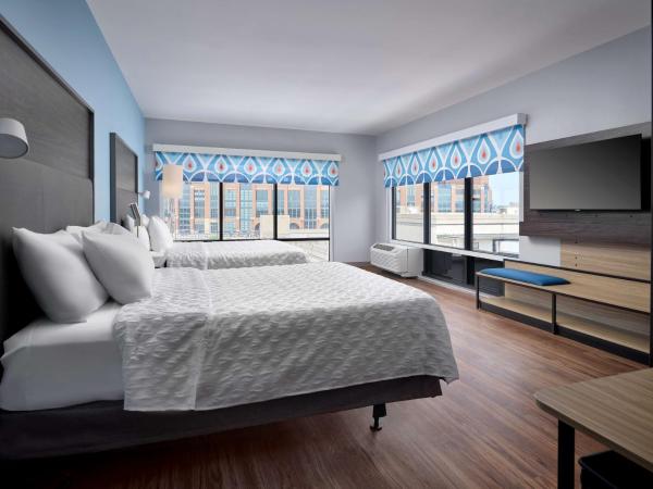 Tru By Hilton Indianapolis Downtown, In : photo 2 de la chambre chambre avec 2 lits queen-size et baignoire - accessible aux personnes à mobilité réduite