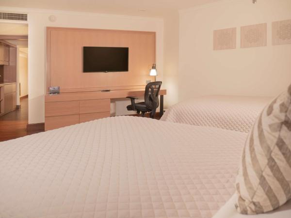 MS Milenium Monterrey Curio Collection by Hilton : photo 5 de la chambre suite junior avec 2 lits doubles