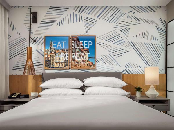 The Monsaraz San Diego, Tapestry Collection By Hilton : photo 1 de la chambre chambre lit king-size