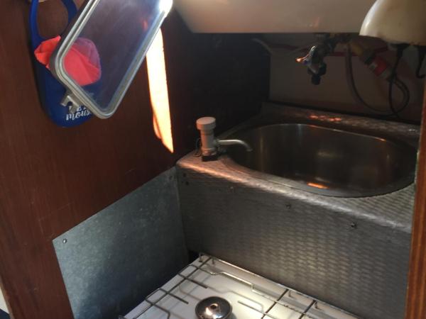 Petit voilier à quai Port Barcares : photo 5 de la chambre mobile home