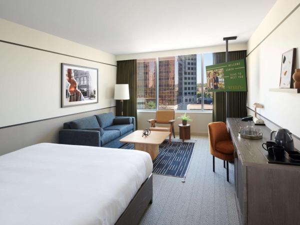 The Westley Calgary Downtown, Tapestry Collection By Hilton : photo 1 de la chambre suite studio lit king-size