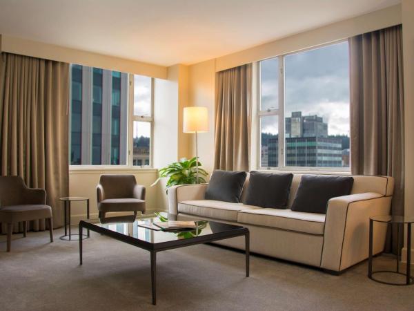 The Benson Portland, Curio Collection by Hilton : photo 2 de la chambre studio lit king-size - vue sur ville