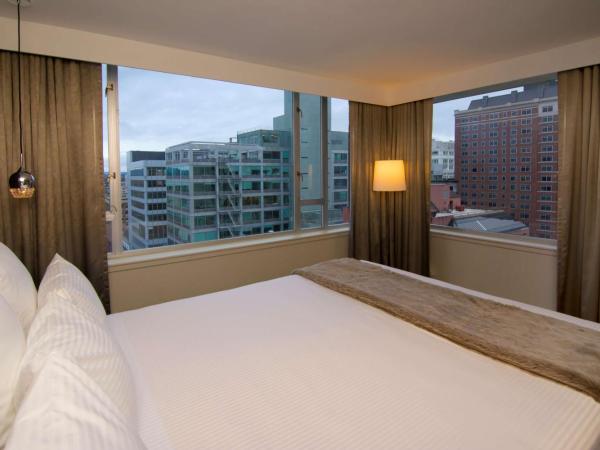 The Benson Portland, Curio Collection by Hilton : photo 4 de la chambre penthouse lit king-size - vue sur ville