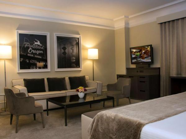 The Benson Portland, Curio Collection by Hilton : photo 3 de la chambre studio lit king-size - vue sur ville