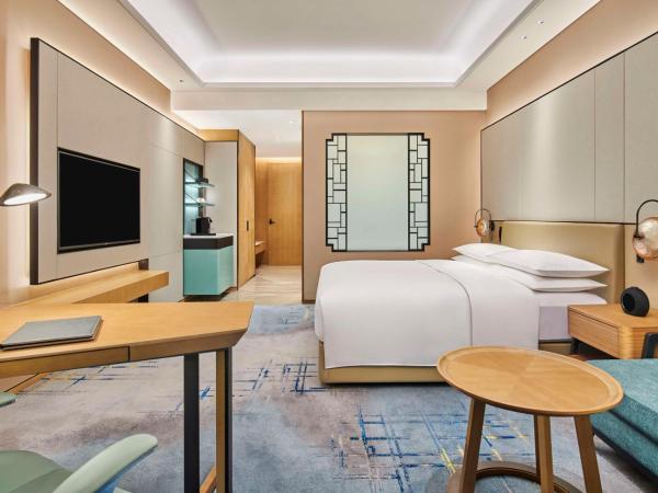 Doubletree By Hilton Suzhou Wuzhong : photo 5 de la chambre chambre lit king-size exéctive - accès au salon