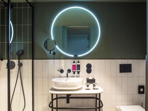 Se Catedral Hotel Porto, Tapestry Collection By Hilton : photo 6 de la chambre chambre supérieure lit queen-size