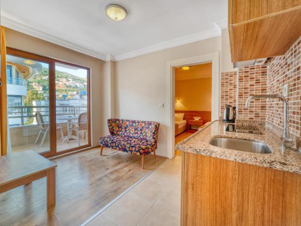 Yeniacun Apart Hotel : photo 3 de la chambre appartement 1 chambre avec balcon - vue sur jardin