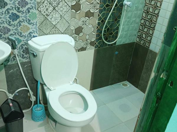 faTuur Inn : photo 3 de la chambre chambre double avec salle de bains privative