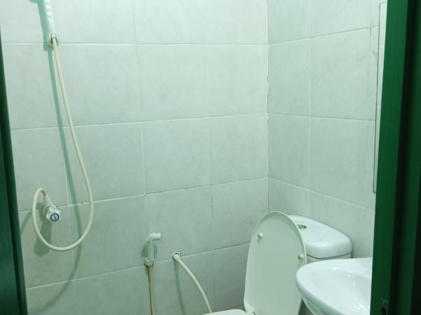 faTuur Inn : photo 3 de la chambre chambre simple avec salle de bains privative