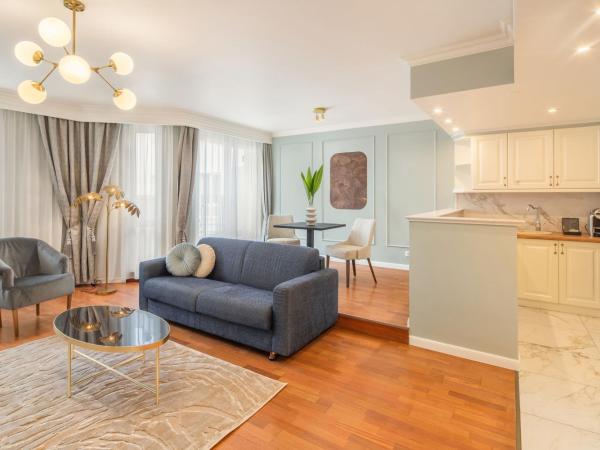 Queen's Court Hotel & Residence : photo 10 de la chambre suite deluxe avec lit king-size