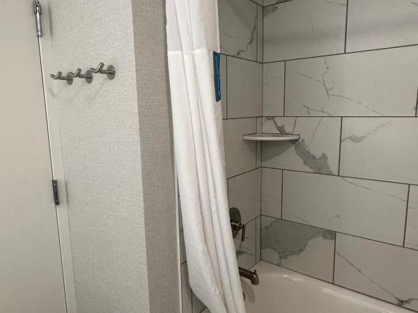 Hampton Inn Virginia Beach-Oceanfront South : photo 10 de la chambre chambre avec 2 lits queen-size - vue sur océan - non-fumeurs