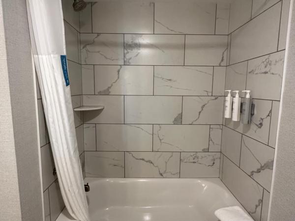 Hampton Inn Virginia Beach-Oceanfront South : photo 10 de la chambre oceanfront, 2 queen suite, 1 sofa bed, renovated